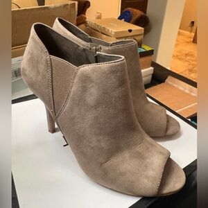 Like new Nine West heels size 9.5